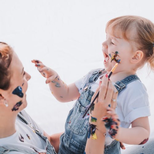 Farbenfrohes Mummy & Me Shooting mit Spaß und Liebe von Siebenschön Photography in Warendorf